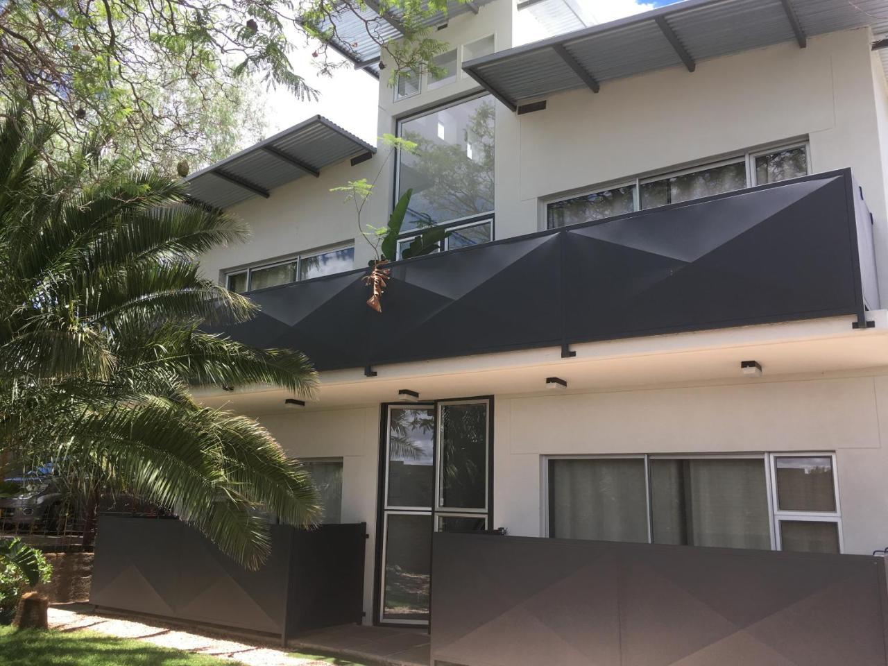 Suiderhof Self-Catering Hotel Windhoek Kültér fotó