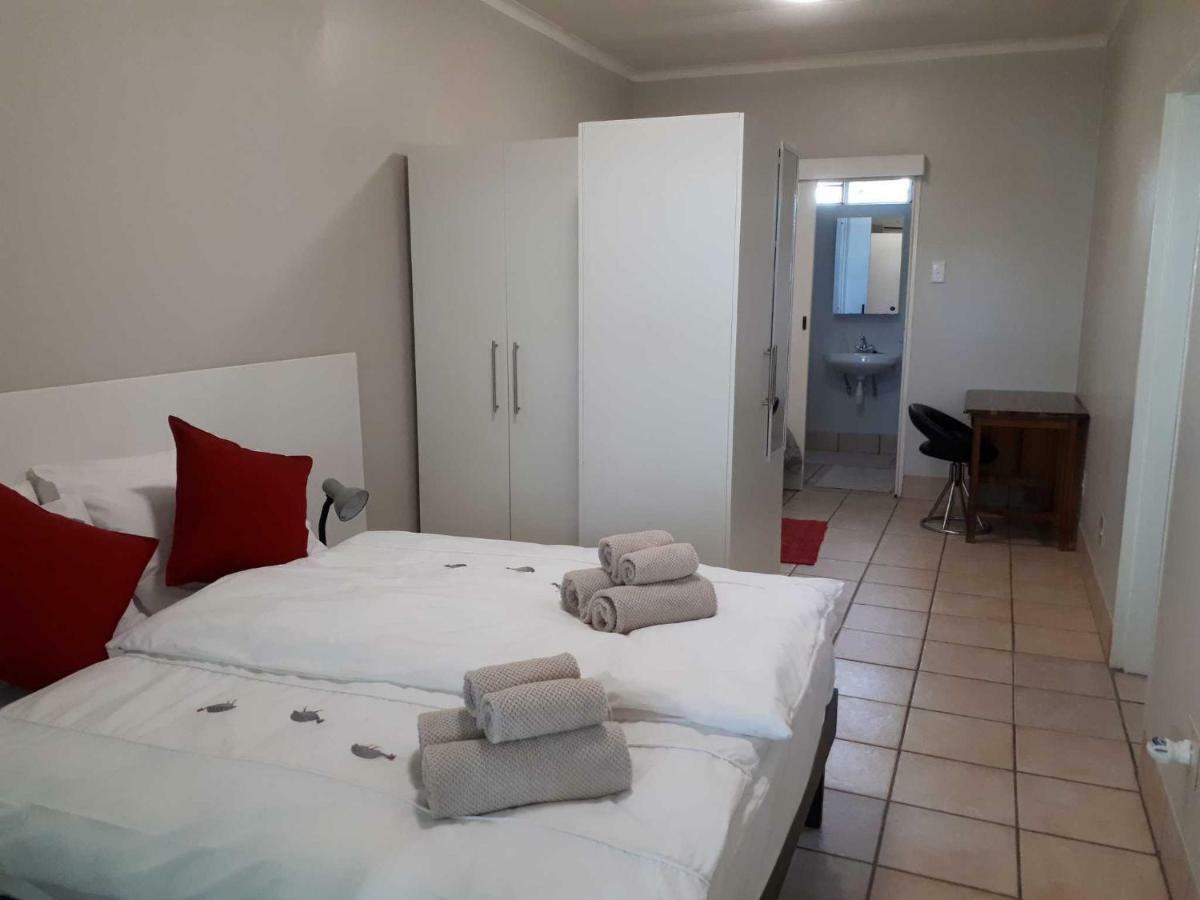 Suiderhof Self-Catering Hotel Windhoek Kültér fotó