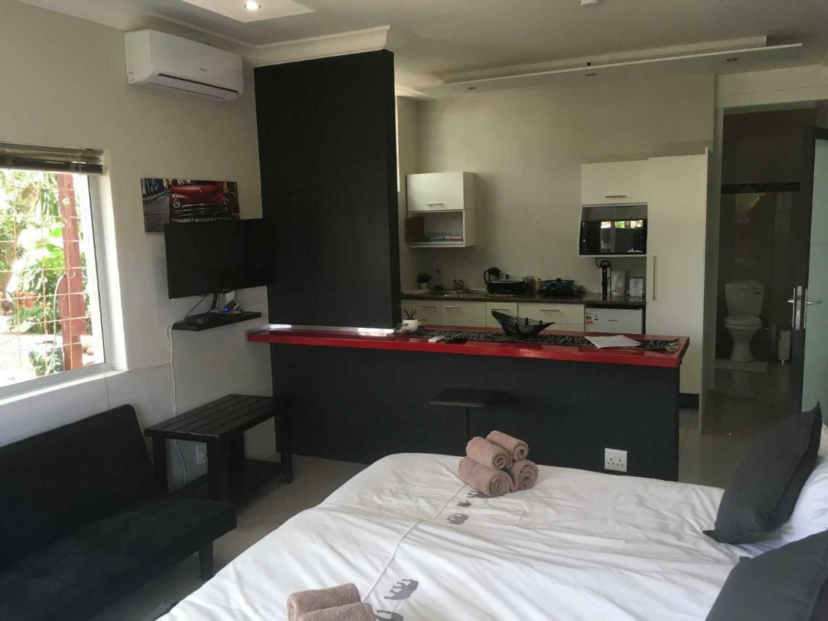 Suiderhof Self-Catering Hotel Windhoek Kültér fotó